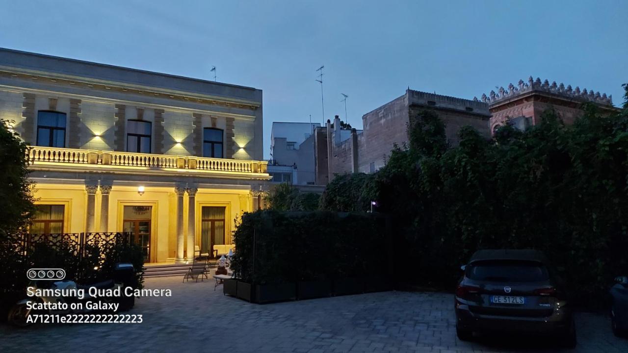 Dimora Charleston Lecce Parcheggio Privato In Loco Gratis Bed and Breakfast Eksteriør billede