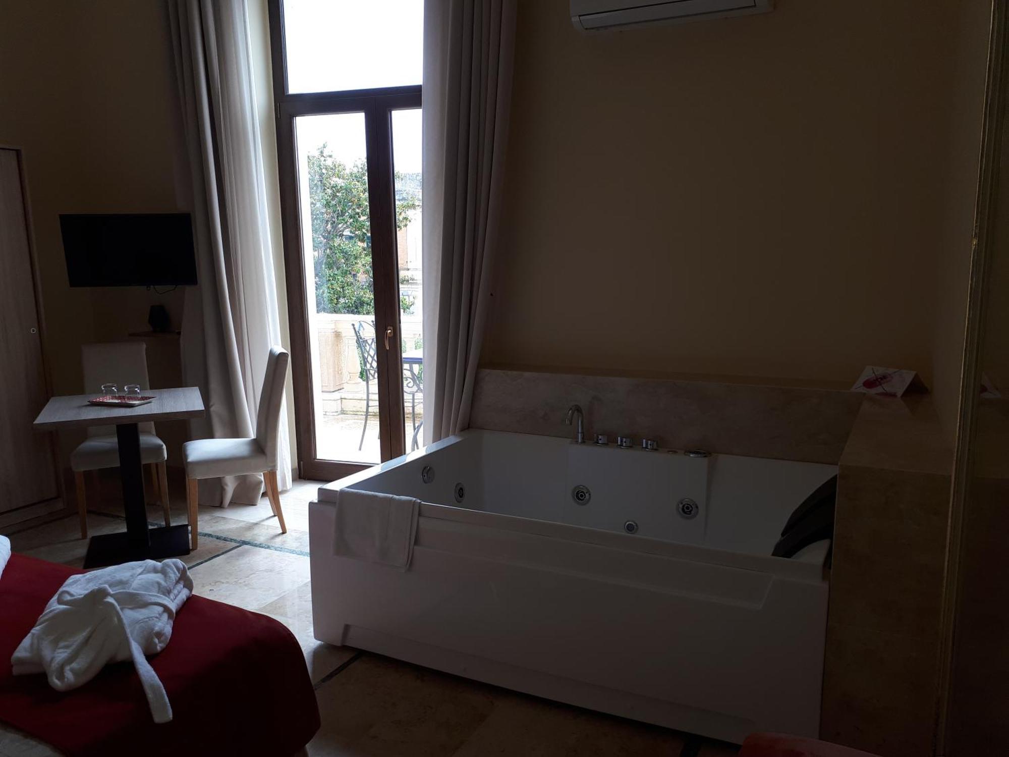 Dimora Charleston Lecce Parcheggio Privato In Loco Gratis Bed and Breakfast Værelse billede