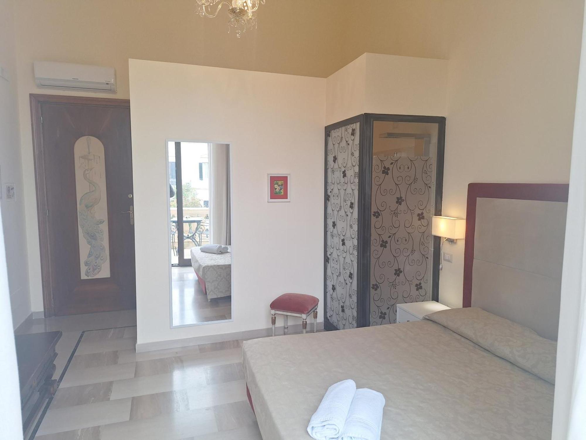 Dimora Charleston Lecce Parcheggio Privato In Loco Gratis Bed and Breakfast Værelse billede