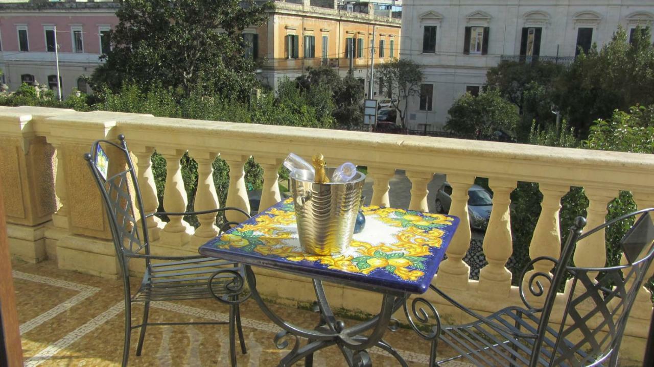 Dimora Charleston Lecce Parcheggio Privato In Loco Gratis Bed and Breakfast Eksteriør billede